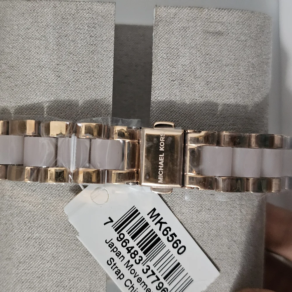 Michael Kors Women's Rose Gold Watch MK6560 Michael Kors Analog Rose Gold - Picture 6 of 8